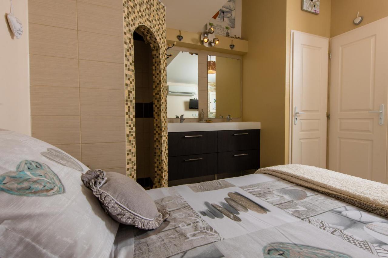 Chambre D'Hotes Villa De La Sueur Au Bonheur 라뷜라디세 외부 사진