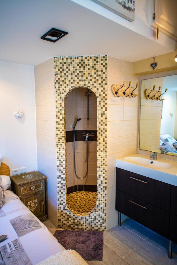 Chambre D'Hotes Villa De La Sueur Au Bonheur 라뷜라디세 외부 사진
