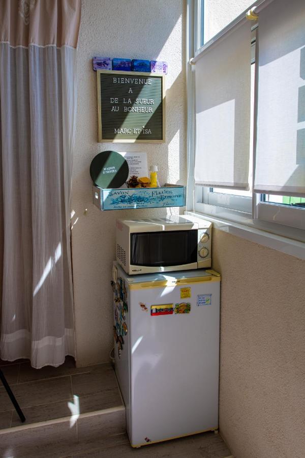 Chambre D'Hotes Villa De La Sueur Au Bonheur 라뷜라디세 외부 사진